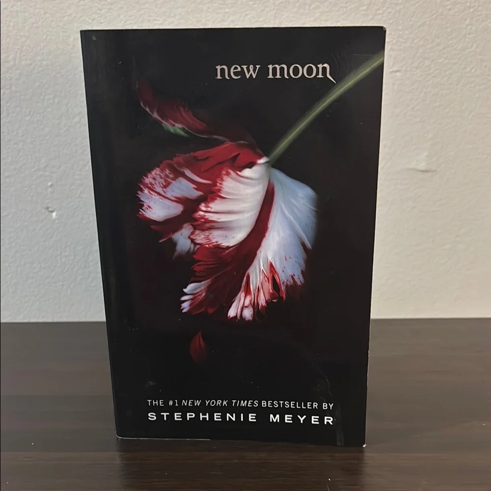 New Moon Book, The Twilight Saga Stephanie Meyer